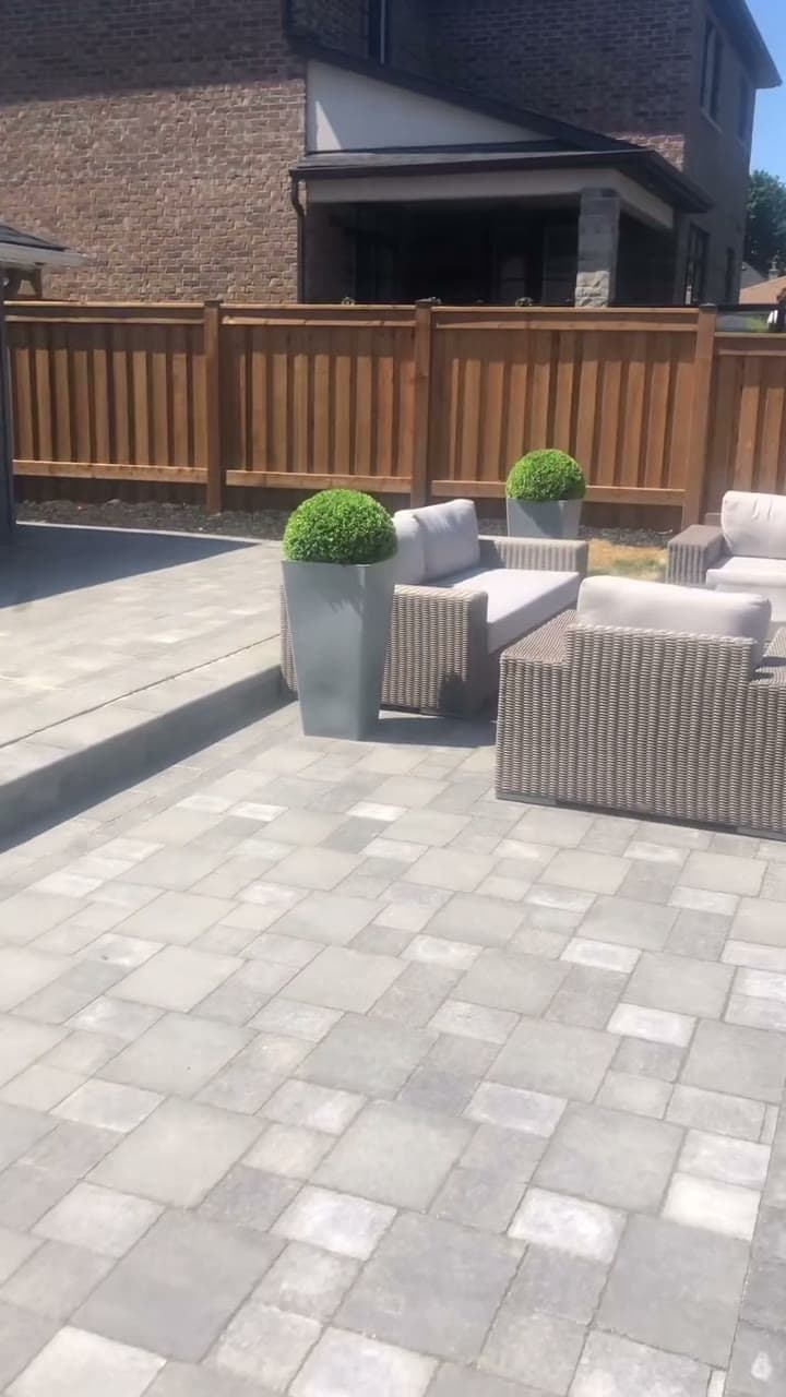 Oakville Backyard & Pool — photo 1